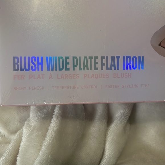 NIB: FOXYBAE Blush Wide Plate Flat Iron - Fast Hair Straightener - Picture 2 of 11